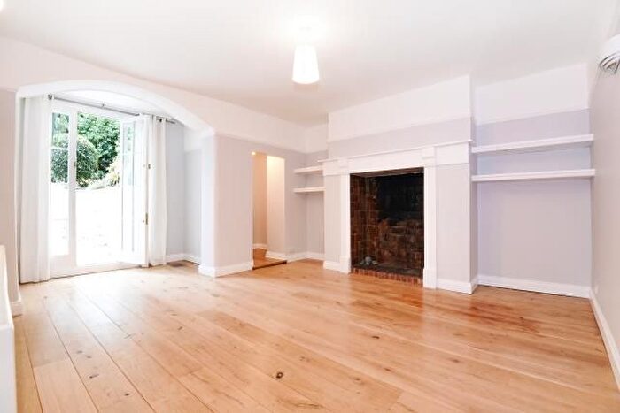 2 Bedroom Flat To Rent In Cardigan Road, Richmond, Surrey, TW10