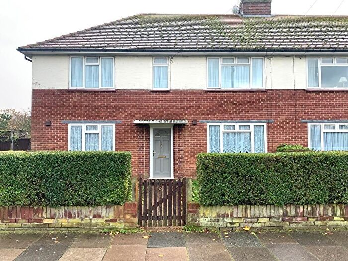 2 Bedroom Maisonette For Sale In Down Way, Northolt, UB5