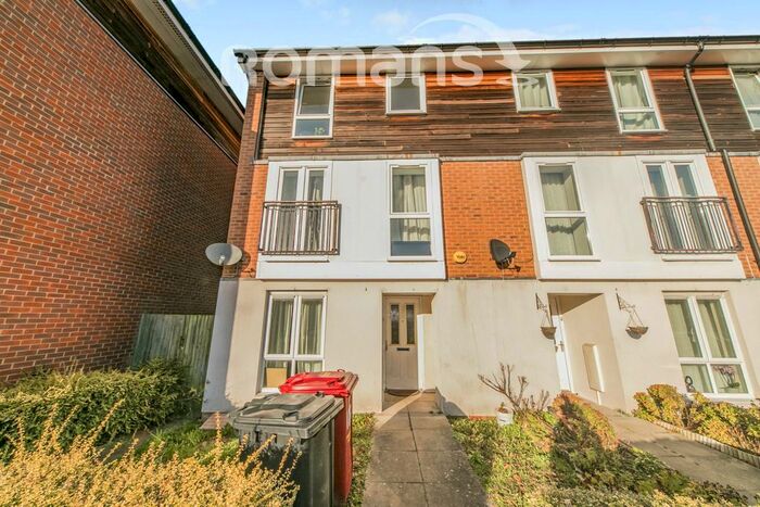 5 Bedroom End Of Terrace House To Rent In Meadow Way, Caversham, Reading RG4