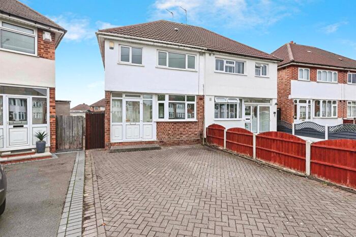 3 Bedroom Semi-Detached House For Sale In Church Road, Sheldon, Birmingham, B26