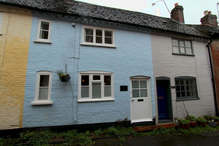 2 Bedroom Cottage To Rent In Upper Basingwell Street, Bishops Waltham, SO32