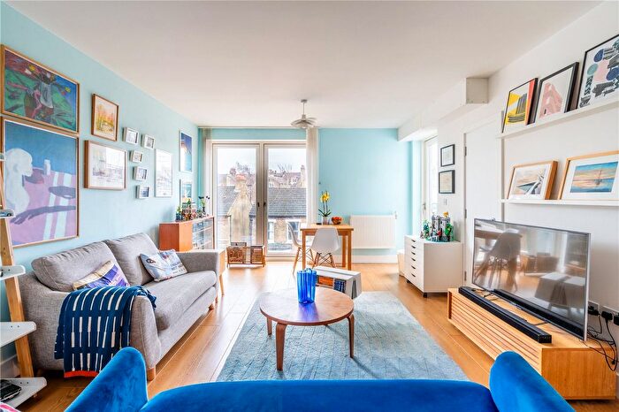1 Bedroom Flat For Sale In Milkwood Road, London, SE24