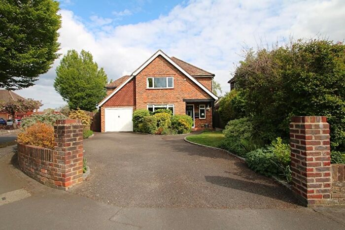 4 Bedroom Detached House For Sale In Lane End Drive, Knaphill, GU21