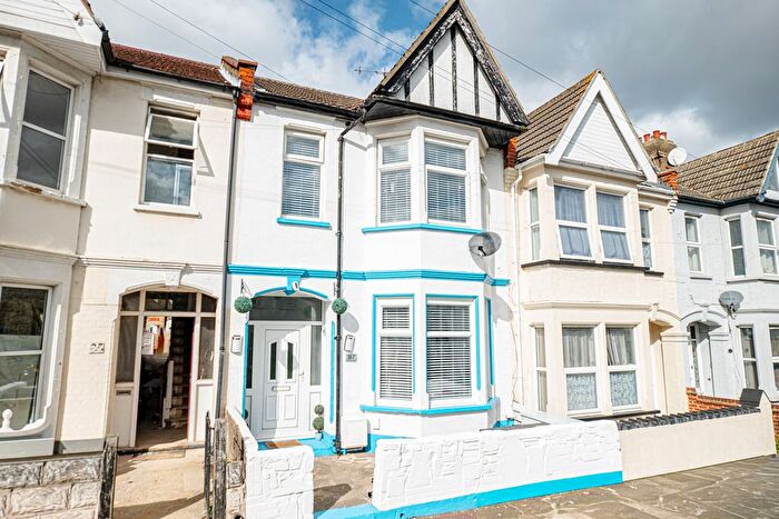 3 Bedroom Terraced House For Sale In Ramuz Drive, Westcliff-On-Sea, SS0