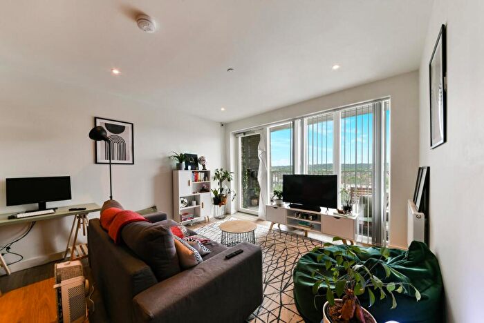 1 Bedroom Apartment For Sale In Alington House, Horsney, London, N8