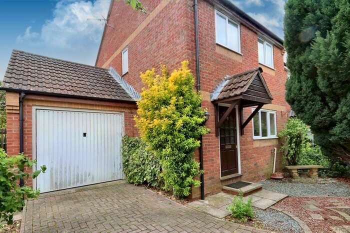 3 Bedroom Semi-Detached House To Rent In Alexanders Close, Glastonbury, BA6