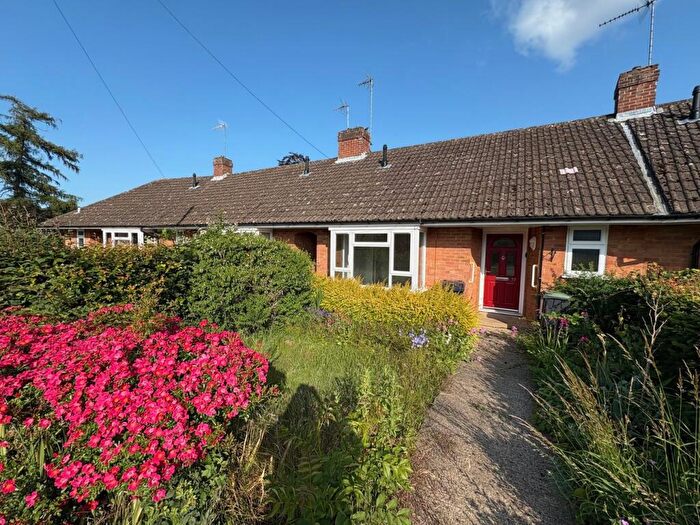 1 Bedroom Bungalow For Sale In Drakeloe Close, Woburn, Milton Keynes, MK17