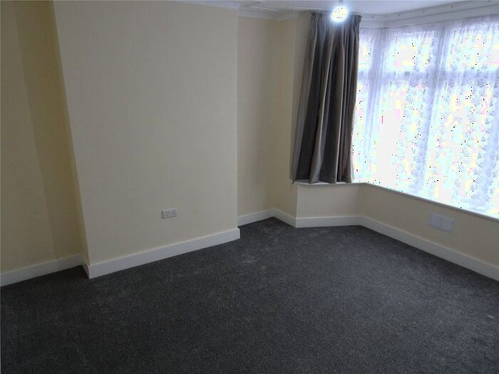 3 Bedroom Detached House To Rent In Avenue Crescent, Cranford, Middlesex, TW5