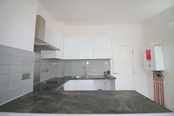 Flat To Rent In Leytonstone Road, Stratford, Newham, London, E15