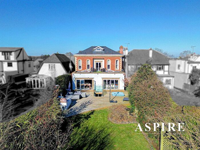 6 Bedroom Detached House For Sale In Woodside, Leigh-On-Sea, SS9