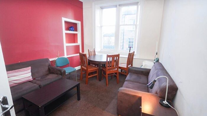 3 Bedroom Flat To Rent In L West Nicolson Street, Edinburgh, EH8