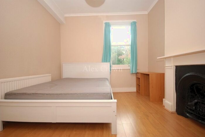 2 Bedroom Flat To Rent In Blackstock Road, London, N4