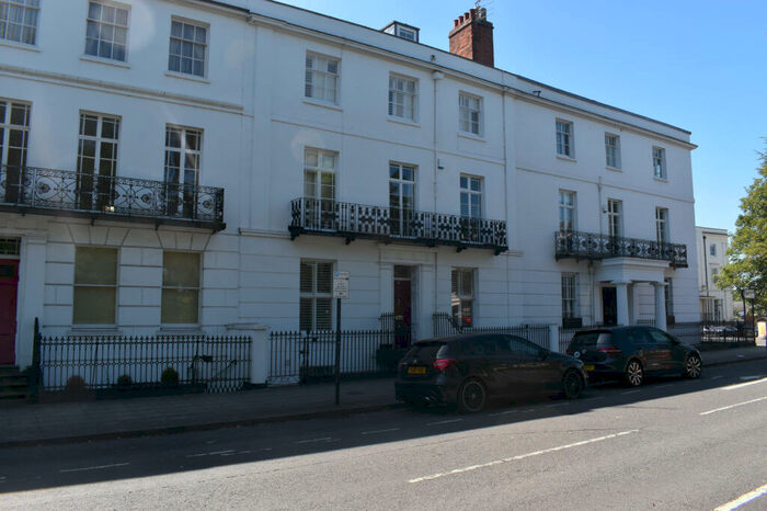 6 Bedroom Terraced House To Rent In Clarendon Square, Leamington Spa, Warwickshire, CV32