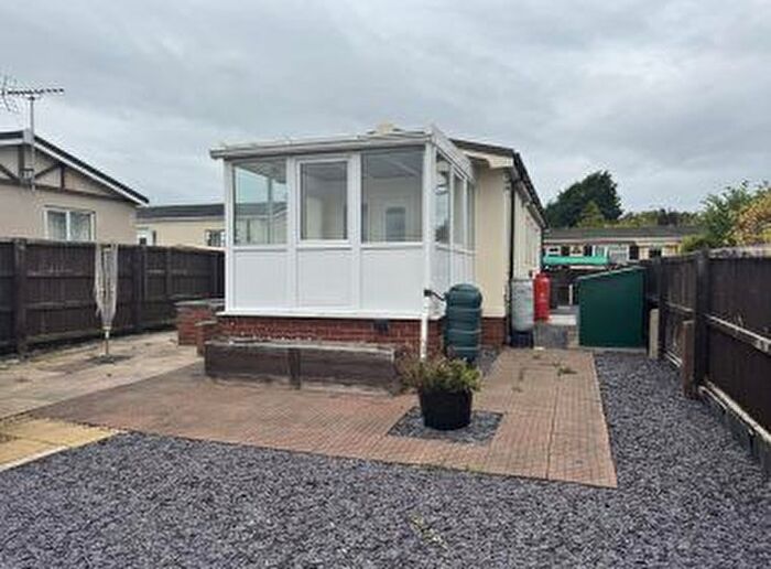 1 Bedroom Mobile/park Home For Sale In Willow Park, Gladstone Way, Mancot, Deeside, CH5