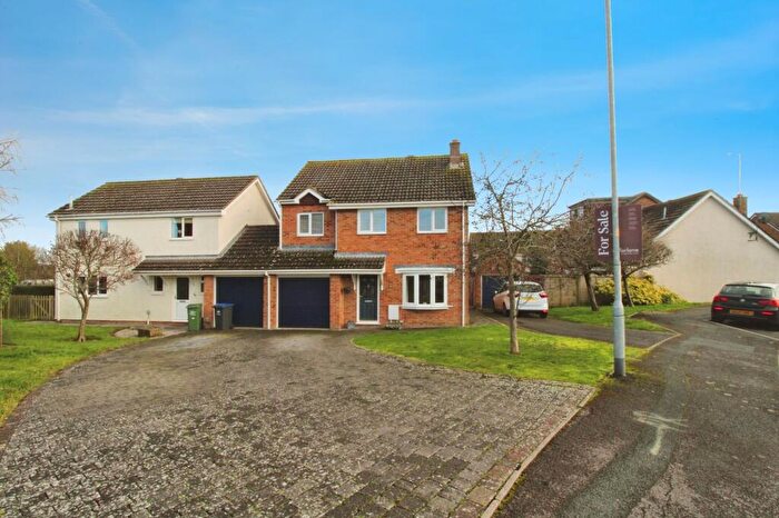 4 Bedroom Link Detached House For Sale In Garraways, Royal Wootton Bassett, SN4