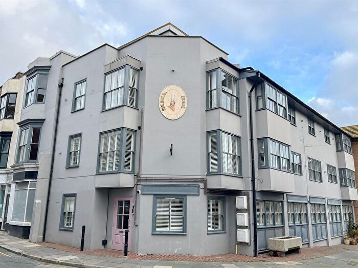 2 Bedroom Flat To Rent In High Street, Hastings, TN34