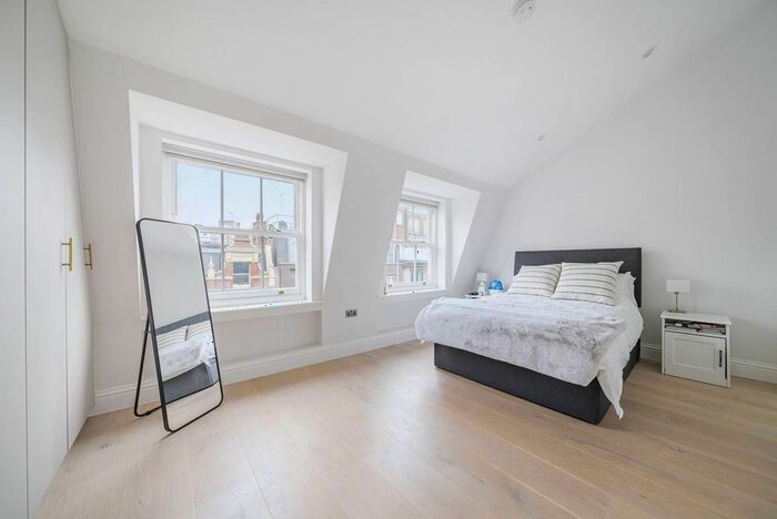 3 Bedroom Flat To Rent In Windmill Street, Fitzrovia, London, W1T
