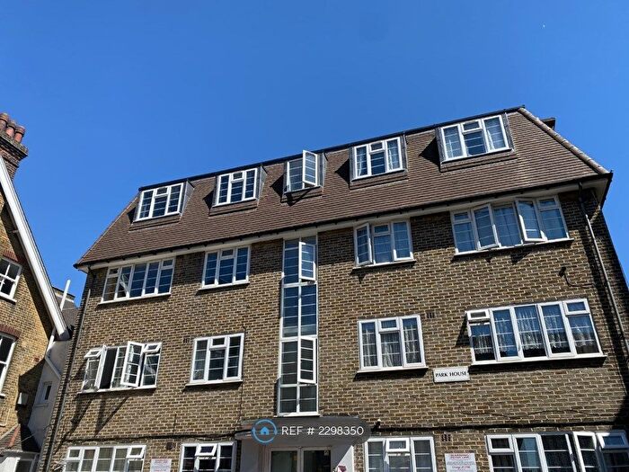 2 Bedroom Flat To Rent In Park House, Croydon, CR0