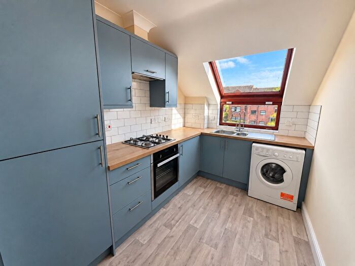2 Bedroom Flat For Sale In Swan Court, Old Mill Close, Exeter, EX2