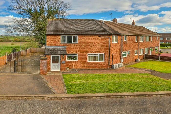 5 Bedroom Semi-Detached House For Sale In Edith Road, Kettering, Northamptonshire, NN16