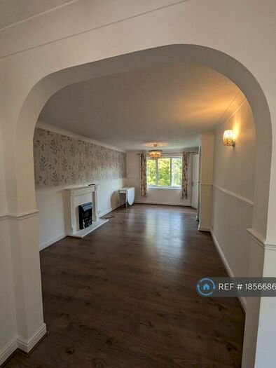 2 Bedroom Flat To Rent In Anthony Road, Croydon, SE25