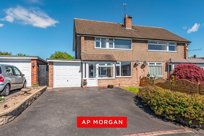 3 Bedroom Semi Detached House For Sale In Shakespeare Avenue, Lodge Park, Redditch, Worcestershire, B98
