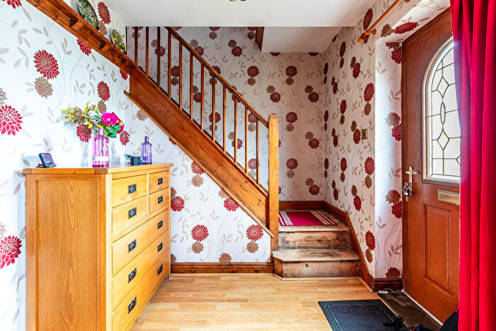 3 Bedroom Semi-Detached House For Sale In Portway, Sea Mills, Bristol, BS9 - Photo 11