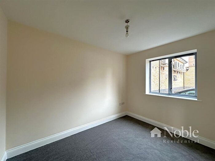 2 Bedroom Flat For Sale In Forest Court, Hemnall Street, Epping, CM16