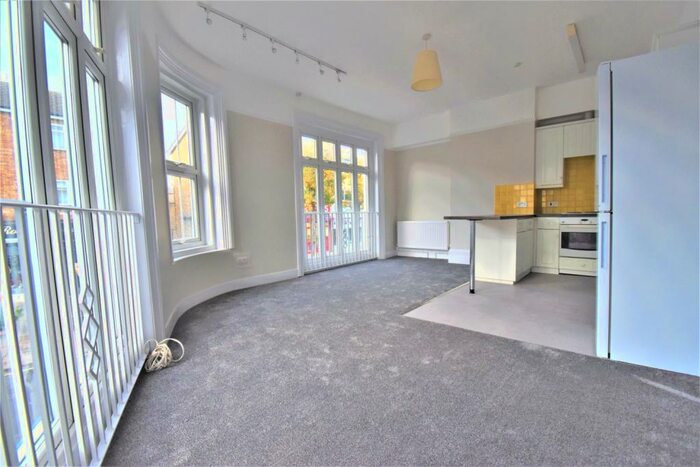2 Bedroom Flat To Rent In Nuxley Road Belvedere, DA17