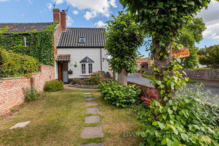 2 Bedroom Cottage For Sale In Norwich Road, Ludham, NR29