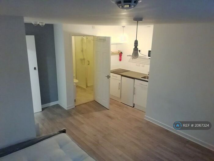 Studio To Rent In Holywell House, London, E11