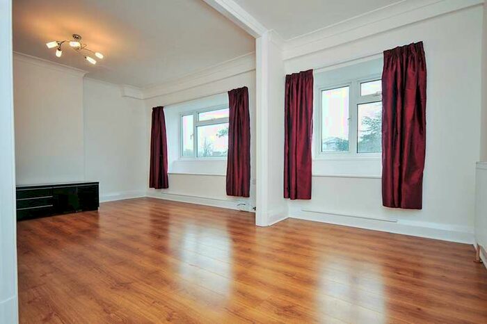 2 Bedroom Apartment To Rent In Beckenham Lane, Bromley, BR2