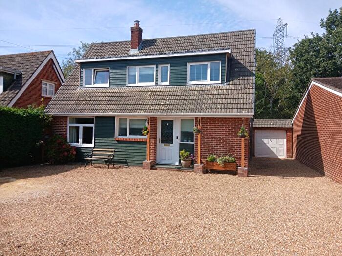 4 Bedroom Detached House For Sale In Titchfield Park Road, Fareham, PO15