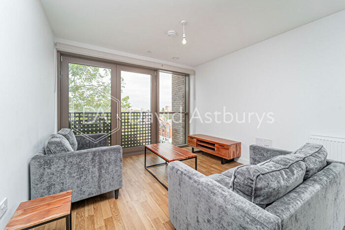 2 Bedroom Apartment To Rent In Seven Sisters Road, Tottenham, London, N15