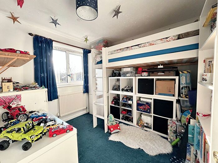 3 Bedroom Terraced House For Sale In Cavalier Close, Dibden, SO45