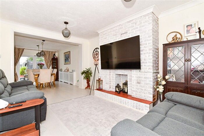 3 Bedroom Chalet For Sale In Stour Valley Close, Upstreet, Canterbury, Kent, CT3