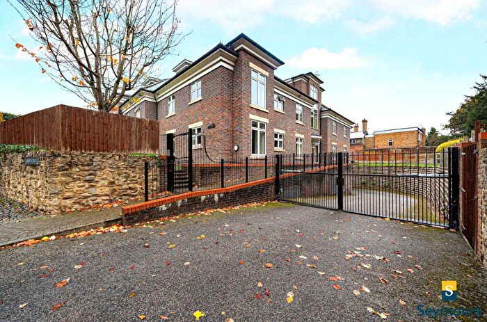 2 Bedroom Flat For Sale In Cross Lanes, Guildford, Surrey, GU1