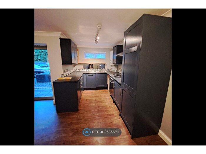 2 Bedroom Flat To Rent In Dorchester Court, Yeovil, BA20