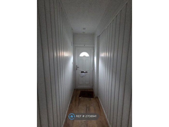 3 Bedroom Flat To Rent In Auchinleck, Cumnock, KA18