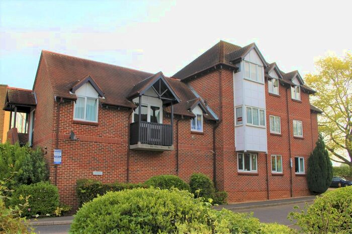 2 Bedroom Flat To Rent In South Court, Ingatestone, Essex, CM4