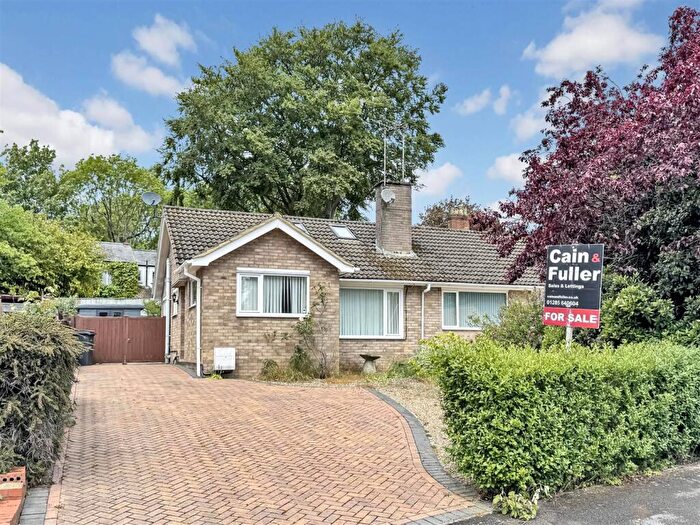 2 Bedroom Bungalow For Sale In Tinglesfield, Stratton, Cirencester, GL7