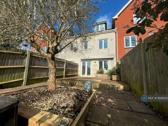 3 Bedroom Terraced House To Rent In Brook Avenue, Ascot, SL5