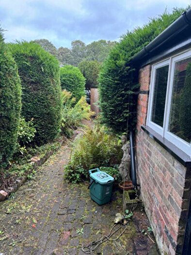 2 Bedroom Cottage For Sale In High Street Markyate, St. Albans, Hertfordshire, AL3