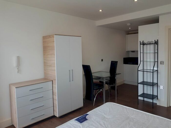 Studio To Rent In London Road, North Cheam, SM3