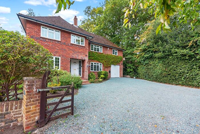 5 Bedroom Detached House For Sale In Fernhill Walk, Blackwater, Camberley, GU17