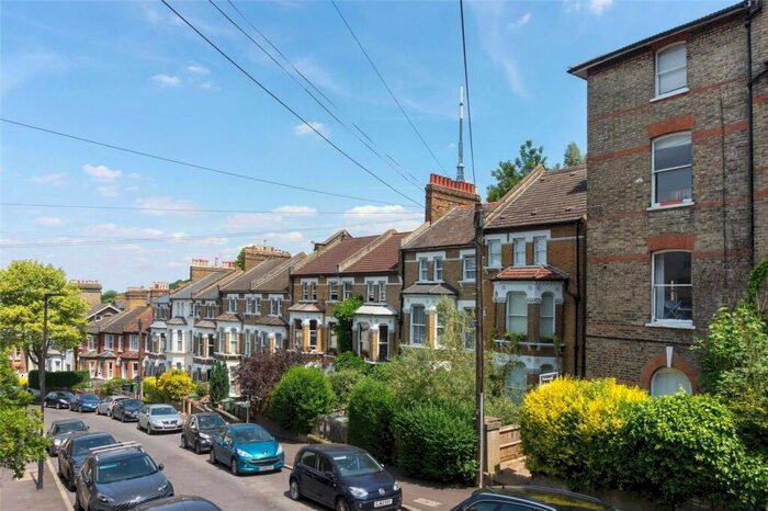 2 Bedroom Apartment For Sale In Woodland Road, London, SE19