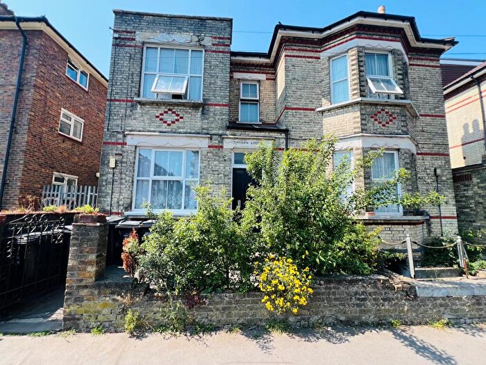 Studio To Rent In Quadrant Road, CR7