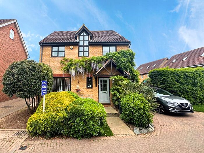 5 Bedroom Detached House For Sale In Juniper Drive, South Ockendon, RM15