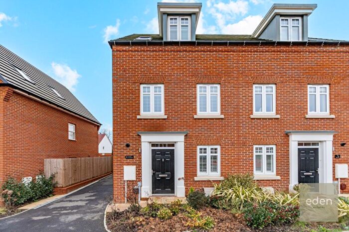 3 Bedroom Semi-Detached House For Sale In Saki Close, Aylesford, ME20