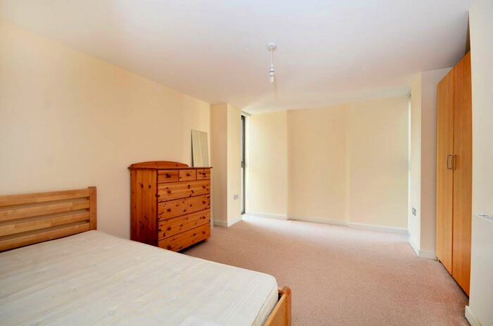 2 Bedroom Flat To Rent In Peckham Rye, Peckham Rye, London, SE15